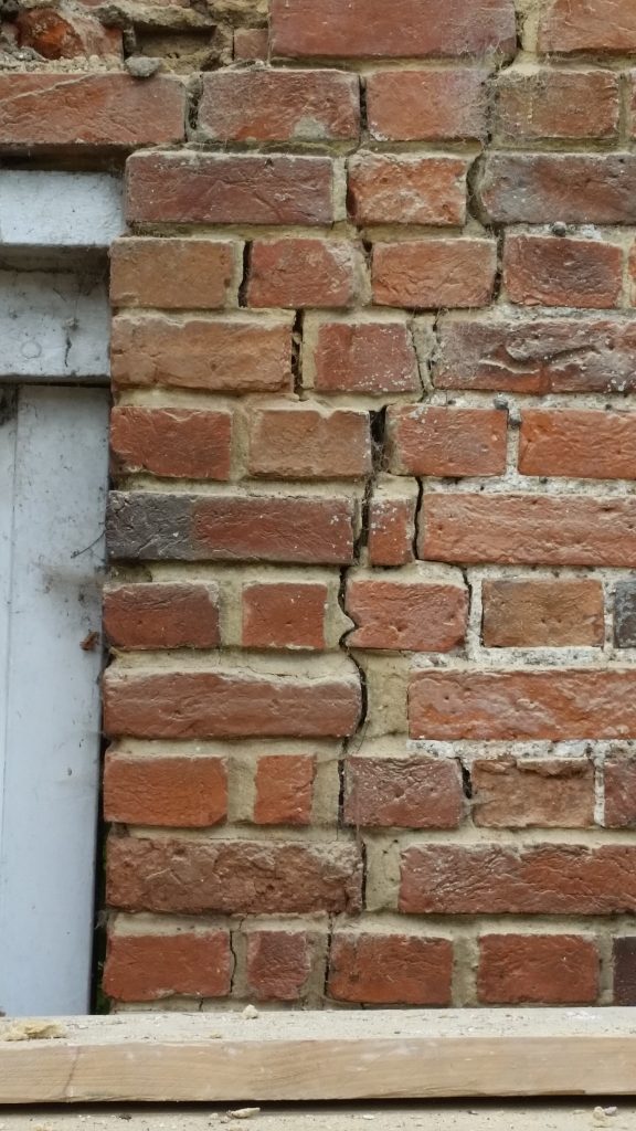 crack-around-doorframe