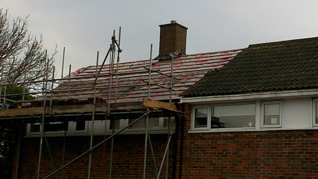 scaffolding-for-new-roof